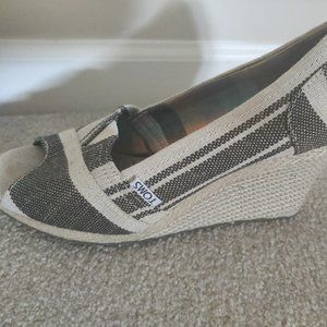 Tom's Shoes- Wedge 7.5